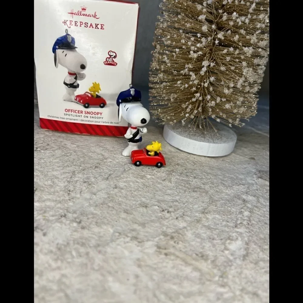 Hallmark Keepsake ornament Officer Snoopy 2014